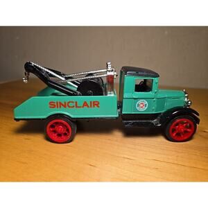 Ertl Sinclair 1931 Hawkeye Wrecker Bank 1/25 scale 6.5" Made in USA